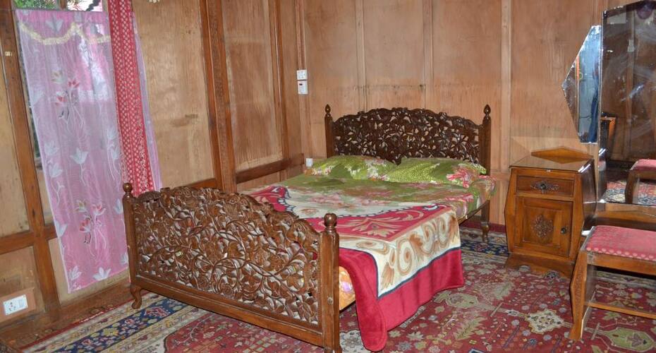 Nature Houseboat, Srinagar 3